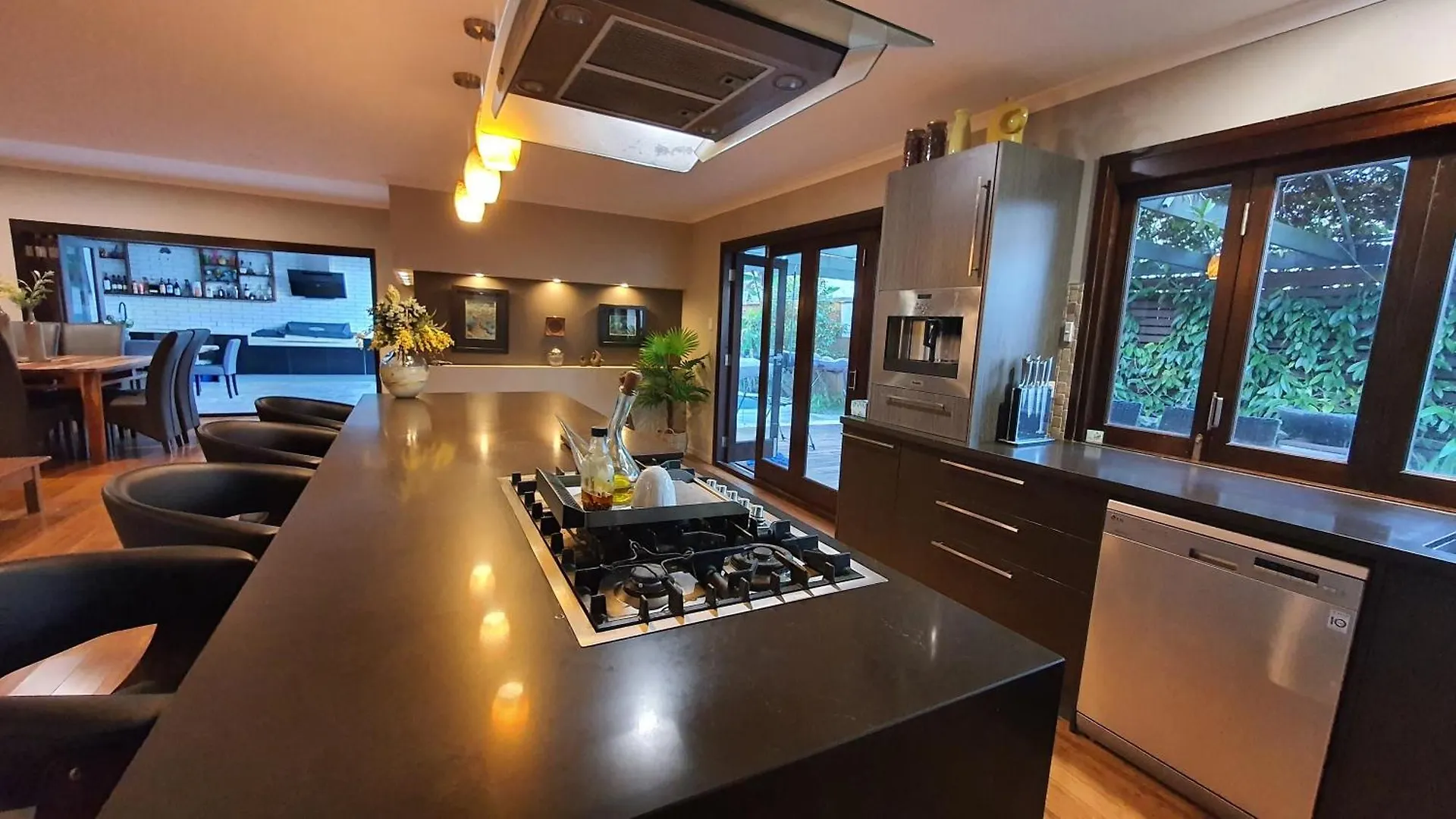 Tranquil Noosa Oasis, Magnesium Pool, Putting Green & Kayaking Holiday home